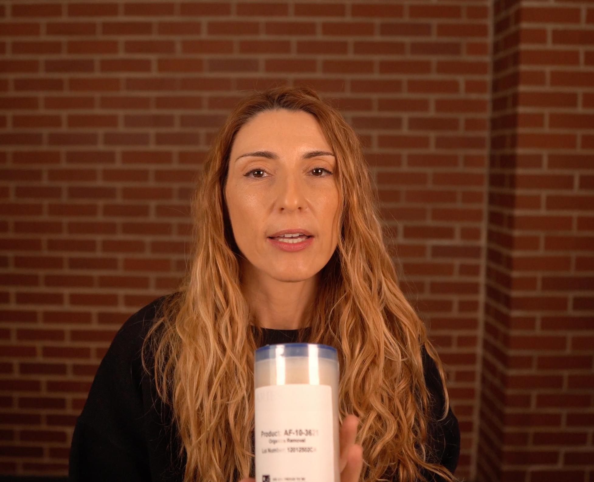 Load video: Aries Filter Works 10" x 2.5" Tannin Water Filter AF-10-3621